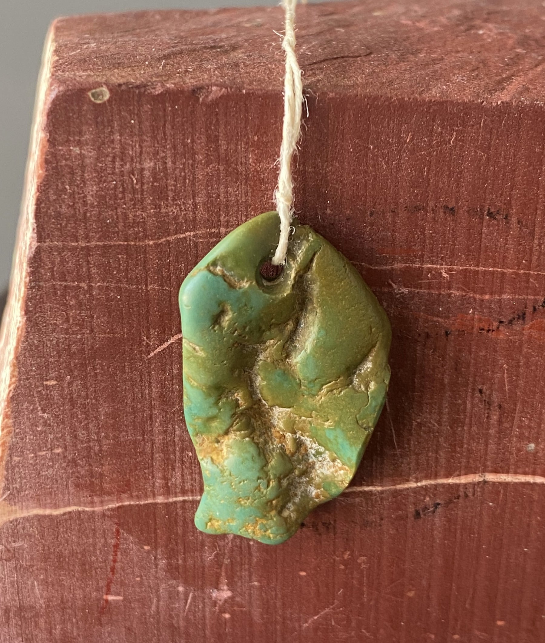 グリーン瑪瑙 16 carat green turquoise focal bead from Stone Mountain Mine