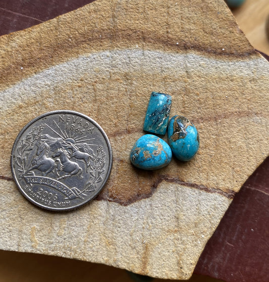 10 carats natural dark blue McGinnis Turquoise cabochon