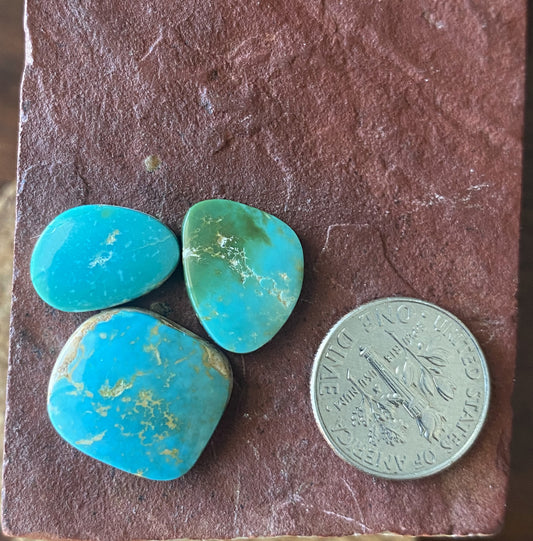 17 carats deep blue Stone Mountain Turquoise cabochons
