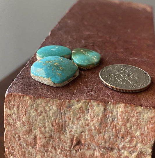 17 carats deep blue Stone Mountain Turquoise cabochons